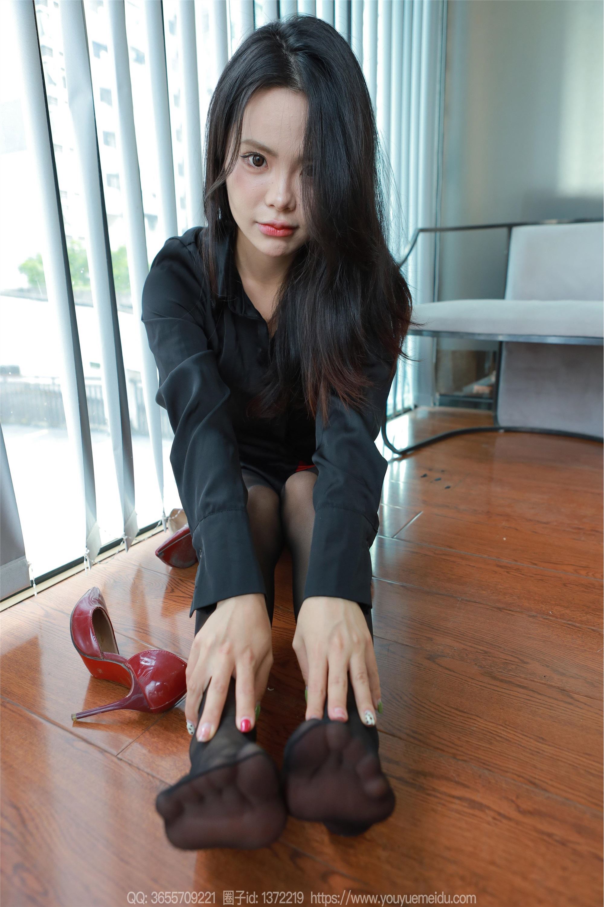 IESS异思趣向  2024.10.10 丝享家 1868 兔兔《黑丝红裙（上）》